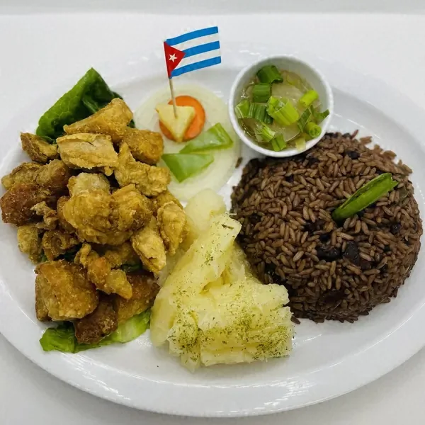 Chicharrón with moros and yuca